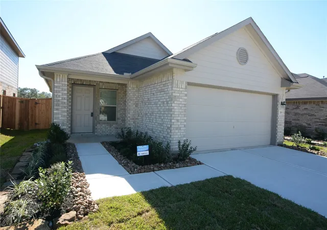 Photo 1 of Single family home for sale at 1319 Winding Willow Dr, Pinehurst, TX 77362 | MLS# 76520456 | Listing updated on 2026-09-11