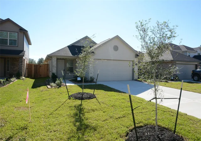 Photo 2 of Single family home for sale at 1319 Winding Willow Dr, Pinehurst, TX 77362 | MLS# 76520456 | Listing updated on 2026-09-11