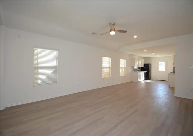 Photo 3 of Single family home for sale at 1319 Winding Willow Dr, Pinehurst, TX 77362 | MLS# 76520456 | Listing updated on 2026-09-11