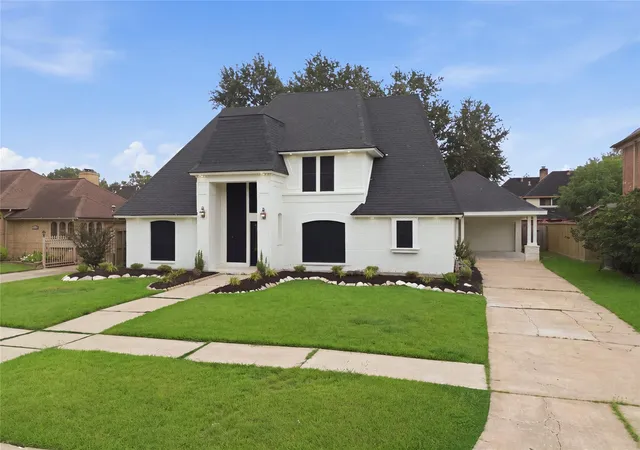 Photo 3 of Sale Pending at 9918 Sagegreen Dr, Houston, TX 77089 | MLS# 94375820 | Listing updated on 2026-09-22