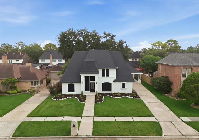 Photo 4 of Sale Pending at 9918 Sagegreen Dr, Houston, TX 77089 | MLS# 94375820 | Listing updated on 2026-09-22