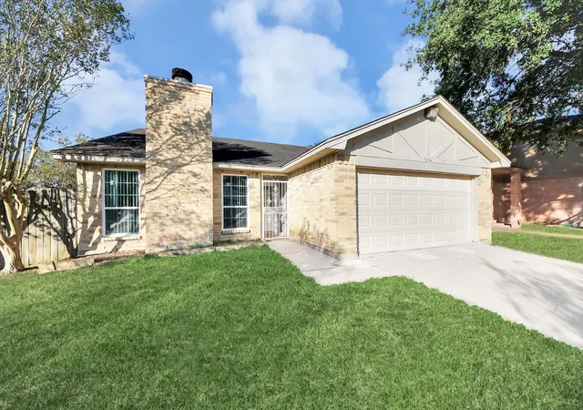Photo 3 of Single family home for sale at 7634 Alegria Dr, Houston, TX 77083 | MLS# 81338961 | Listing updated on 2026-09-17