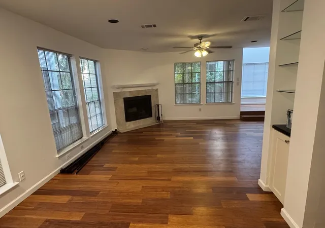 Photo 2 of Condo for sale at 400 Oxford St #2, Houston, TX 77007 | MLS# 45397377 | Listing updated on 2026-09-16