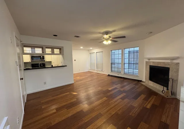 Photo 3 of Condo for sale at 400 Oxford St #2, Houston, TX 77007 | MLS# 45397377 | Listing updated on 2026-09-16