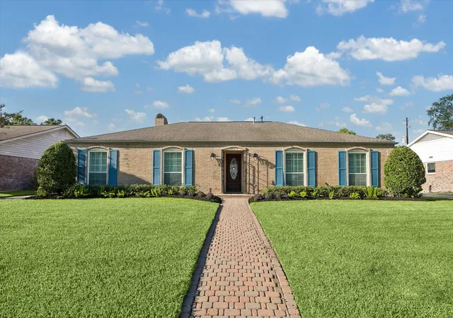 Photo 1 of Sale Pending at 10614 Longmont Dr, Houston, TX 77042 | MLS# 60785760 | Listing updated on 2026-10-02