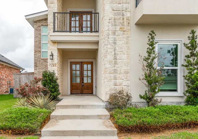 Photo 2 of Single family home for sale at 7722 Pond Cir, Beaumont, TX 77707 | MLS# 28529308 | Listing updated on 2026-09-21