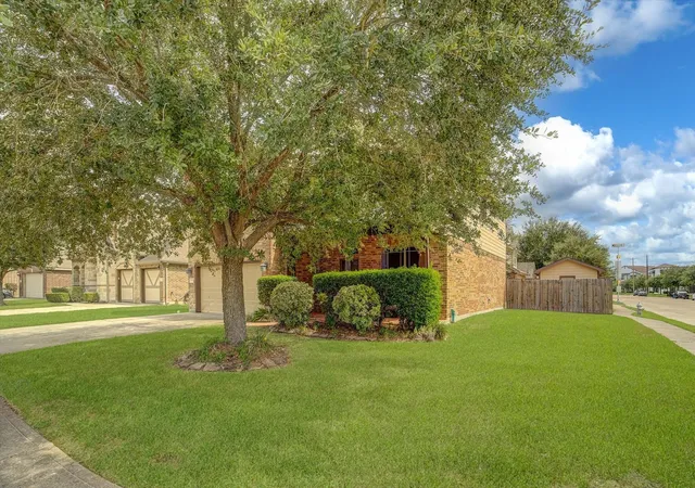 Photo 3 of Single family home for sale at 4702 Seabird St, Baytown, TX 77521 | MLS# 59225162 | Listing updated on 2026-09-15