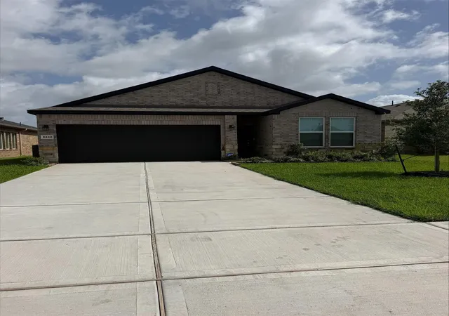 Photo 2 of Single family home for sale at 2520 Rose Quartz Dr, Texas City, TX 77591 | MLS# 75861235 | Listing updated on 2026-09-12