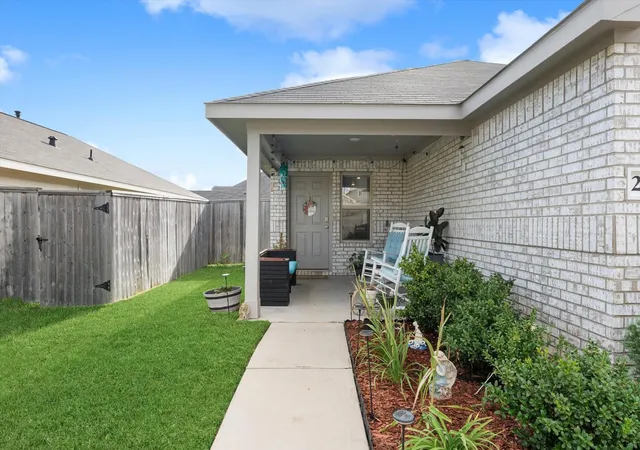 Photo 2 of Single family home for sale at 248 Rustic Ridge Cir, Magnolia, TX 77354 | MLS# 43611176 | Listing updated on 2026-09-26