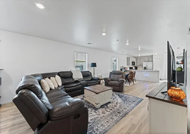 Photo 4 of Single family home for sale at 248 Rustic Ridge Cir, Magnolia, TX 77354 | MLS# 43611176 | Listing updated on 2026-09-26