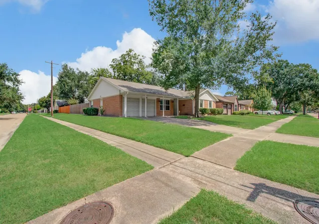 Photo 3 of Single family home for sale at 8530 Rowan Ln, Houston, TX 77036 | MLS# 67309379 | Listing updated on 2026-09-24