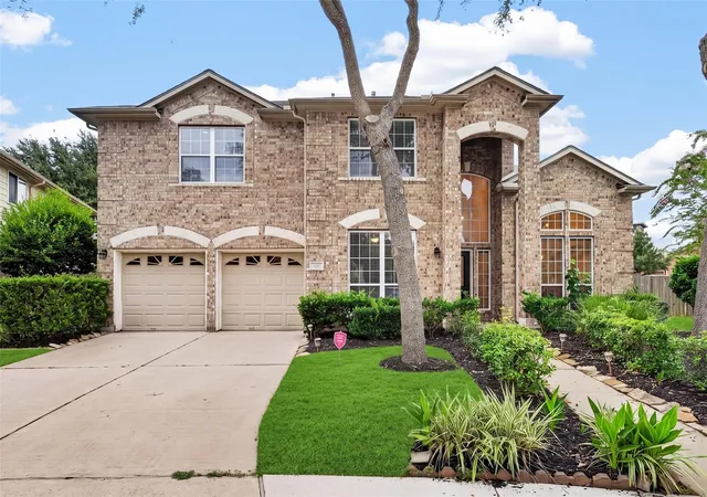 Photo 2 of Single family home for sale at 1231 Ancrum Hl Ln, Sugar Land, TX 77479 | MLS# 27872579 | Listing updated on 2026-09-14