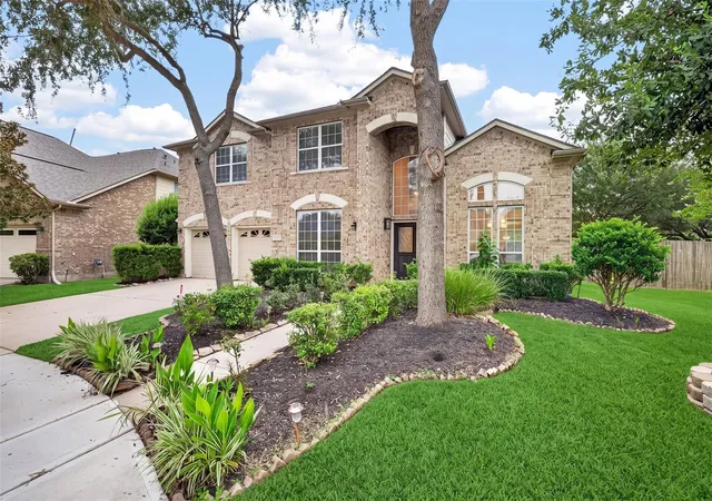 Photo 3 of Single family home for sale at 1231 Ancrum Hl Ln, Sugar Land, TX 77479 | MLS# 27872579 | Listing updated on 2026-09-14