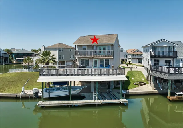 Photo 3 of Single family home for sale at 543 Sunset Cir, Galveston, TX 77554 | MLS# 92186232 | Listing updated on 2026-09-01