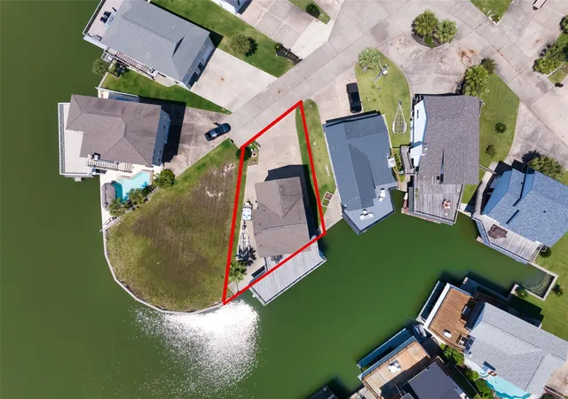 Photo 4 of Single family home for sale at 543 Sunset Cir, Galveston, TX 77554 | MLS# 92186232 | Listing updated on 2026-09-01