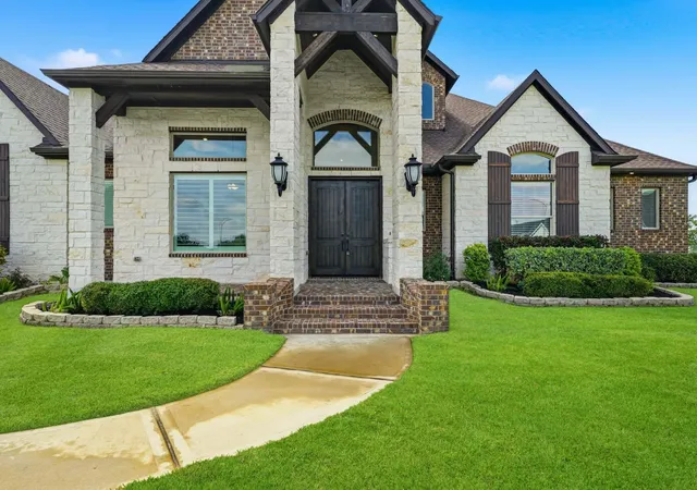 Photo 2 of Sale Pending at 3910 Lakes Of Mission Grv Blvd, Richmond, TX 77406 | MLS# 47020365 | Listing updated on 2026-09-15
