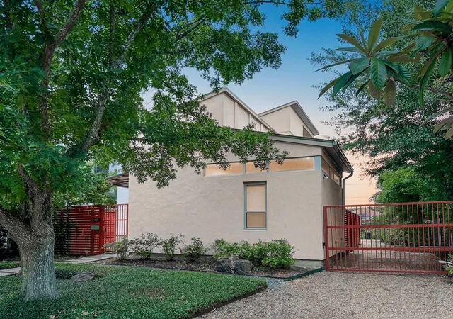 Photo 1 of Single family home for sale at 1634 Marshall St, Houston, TX 77006 | MLS# 43800691 | Listing updated on 2026-10-07