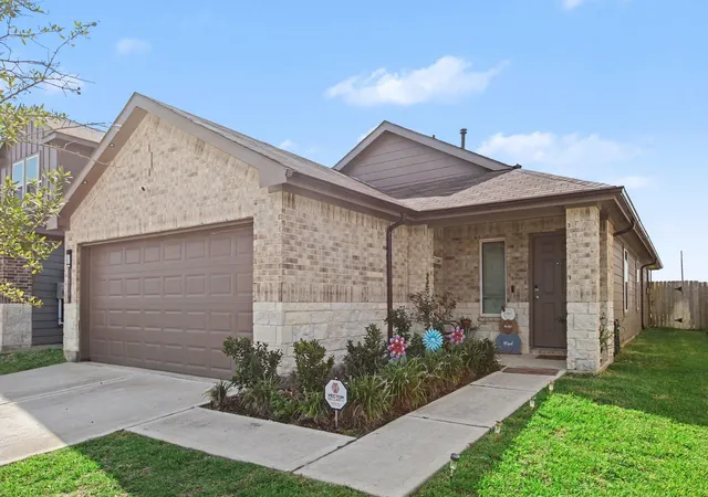 Photo 3 of Single family home for sale at 1839 Laurel Valley Dr, Houston, TX 77014 | MLS# 14612937 | Listing updated on 2026-10-07