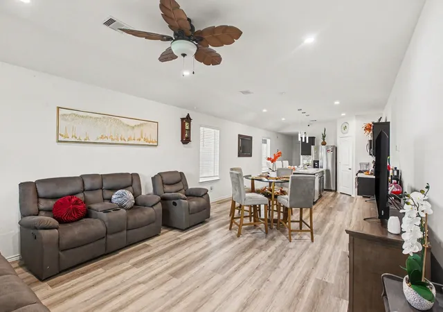 Photo 3 of Single family home for sale at 1839 Laurel Valley Dr, Houston, TX 77014 | MLS# 14612937 | Listing updated on 2026-10-07