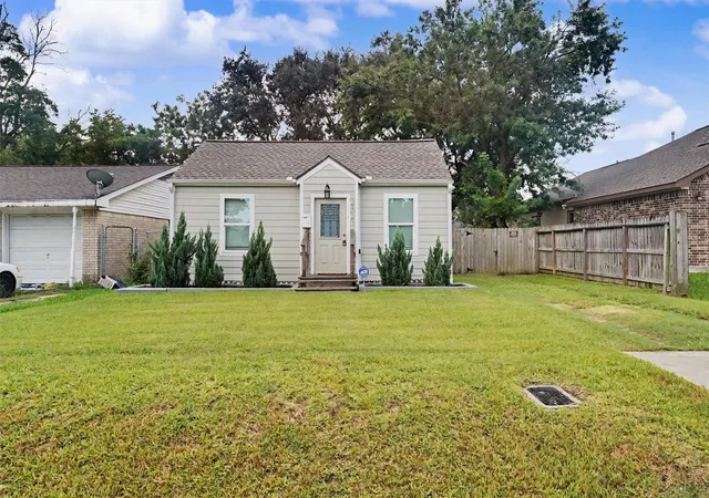 Photo 1 of Single family home for sale at 2523 7th Avenue N, Texas City, TX 77590 | MLS# 74983116 | Listing updated on 2026-09-12