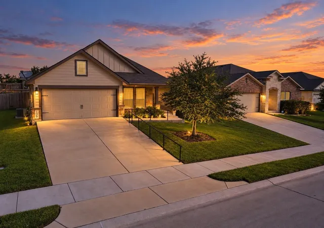 Photo 2 of Single family home for sale at 1008 Fannin St, Brenham, TX 77833 | MLS# 72253919 | Listing updated on 2026-10-10
