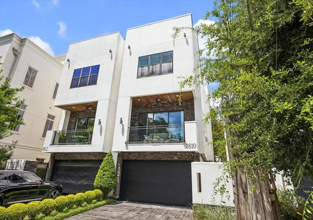 Photo 1 of Townhouse for sale at 1810 Ridgewood St, Houston, TX 77006 | MLS# 68609554 | Listing updated on 2026-09-19