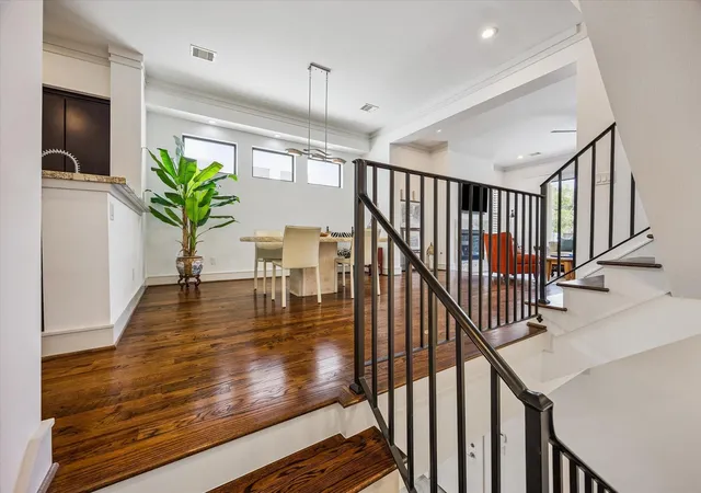Photo 3 of Townhouse for sale at 1810 Ridgewood St, Houston, TX 77006 | MLS# 68609554 | Listing updated on 2026-09-19