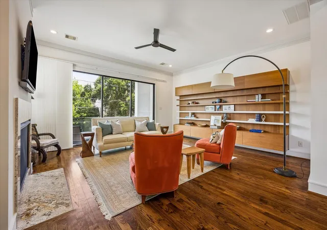 Photo 4 of Townhouse for sale at 1810 Ridgewood St, Houston, TX 77006 | MLS# 68609554 | Listing updated on 2026-09-19