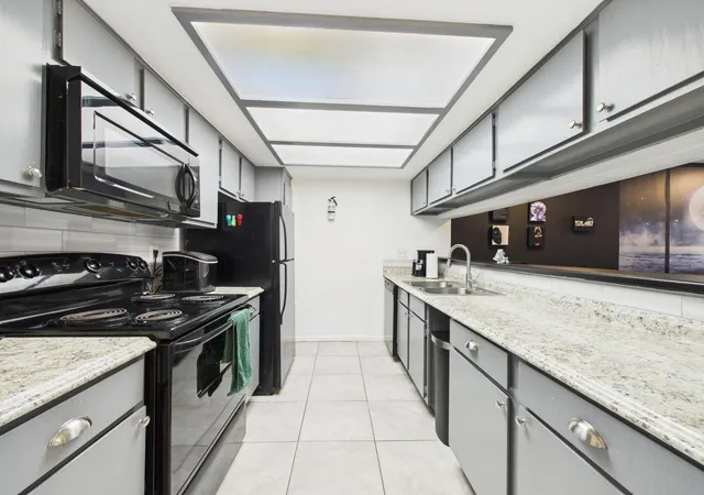 Photo 3 of Condo for sale at 2814 S Bartell Dr #32, Houston, TX 77054 | MLS# 85056062 | Listing updated on 2026-09-11