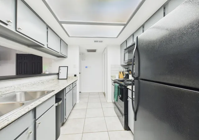 Photo 4 of Condo for sale at 2814 S Bartell Dr #32, Houston, TX 77054 | MLS# 85056062 | Listing updated on 2026-09-11