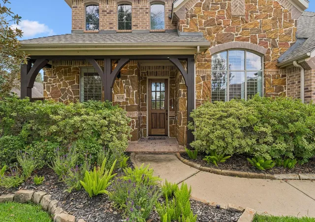 Photo 2 of Single family home for sale at 8210 Thunder Ridge Way, Missouri City, TX 77459 | MLS# 5996615 | Listing updated on 2026-09-15