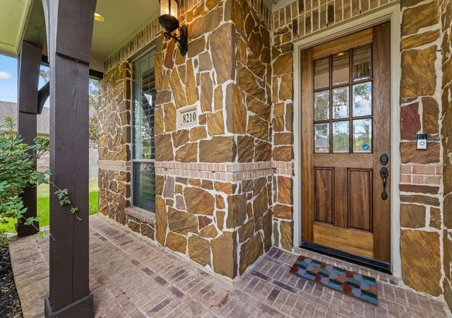 Photo 3 of Single family home for sale at 8210 Thunder Ridge Way, Missouri City, TX 77459 | MLS# 5996615 | Listing updated on 2026-09-15