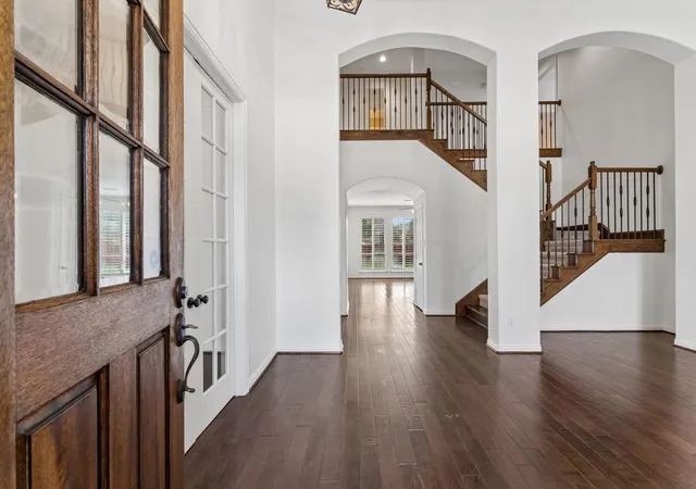 Photo 3 of Single family home for sale at 8210 Thunder Ridge Way, Missouri City, TX 77459 | MLS# 5996615 | Listing updated on 2026-09-15