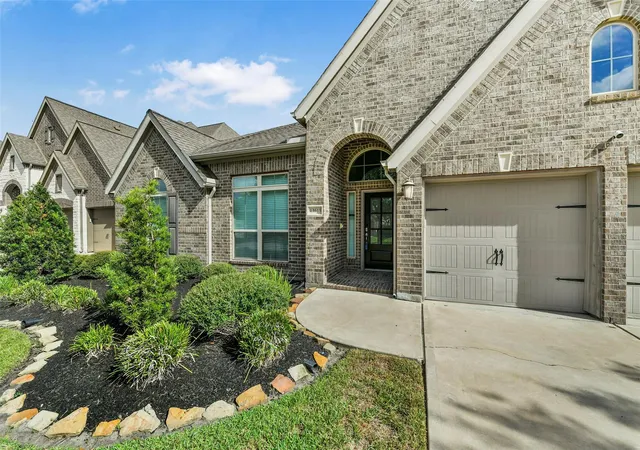Photo 2 of Single family home for sale at 13615 Imperial Is Ln, Pearland, TX 77584 | MLS# 84119275 | Listing updated on 2026-10-08