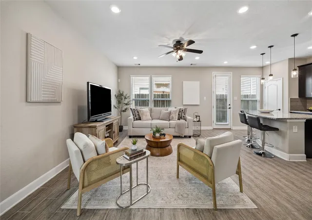 Photo 3 of Single family home for sale at 1851 Cmns Glen Dr, Houston, TX 77080 | MLS# 29992085 | Listing updated on 2026-09-20