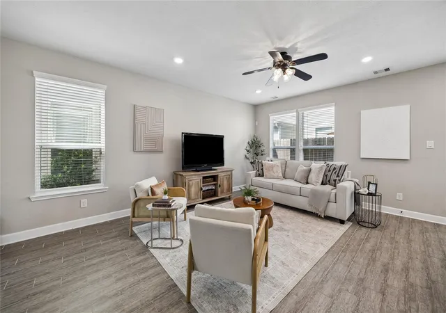 Photo 4 of Single family home for sale at 1851 Cmns Glen Dr, Houston, TX 77080 | MLS# 29992085 | Listing updated on 2026-09-20