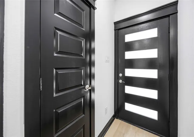 Listing Photo 4 - Condo for sale in building located at 8026 Penrod St, Houston, TX 77028 - Unit #A/B
