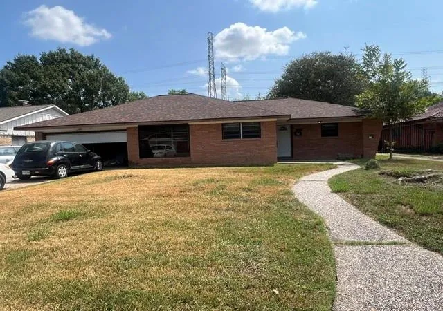 Photo 1 of Single family home for sale at 10311 Greenwillow St, Houston, TX 77035 | MLS# 13863093 | Listing updated on 2026-09-09