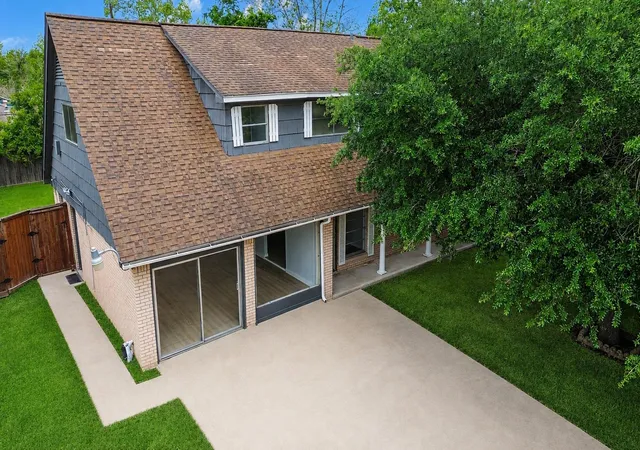 Single family home for sale at 5515 Greylog Dr, Houston, TX 77048 | MLS# 83549568