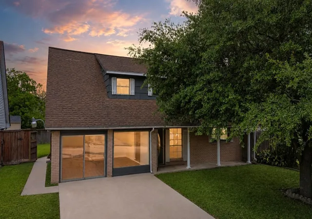 Photo 1 of Single family home for sale at 5515 Greylog Dr, Houston, TX 77048 | MLS# 83549568 | Listing updated on 2026-09-20