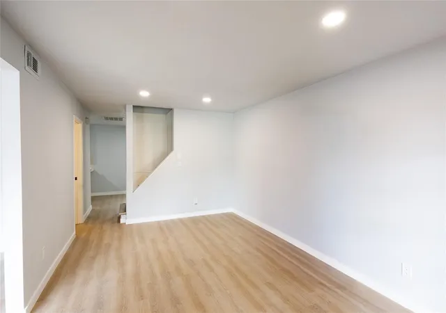 Photo 4 of Single family home for sale at 5515 Greylog Dr, Houston, TX 77048 | MLS# 83549568 | Listing updated on 2026-09-20