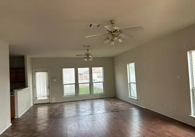Photo 3 of Single family home for sale at 164 Whitewing Way, Floresville, TX 78114 | MLS# 19212473 | Listing updated on 2026-09-03