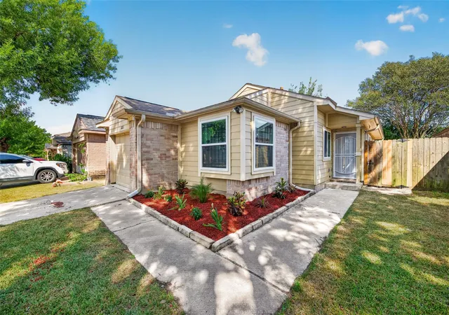 Photo 2 of Sale Pending at 16203 Beck Ridge Dr, Houston, TX 77053 | MLS# 18408879 | Listing updated on 2026-09-16