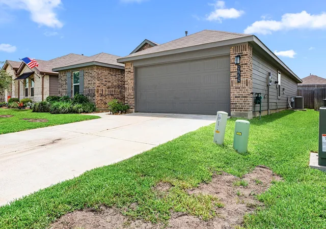 Photo 2 of Single family home for sale at 24714 Mountain Tree Dr, Magnolia, TX 77355 | MLS# 71538348 | Listing updated on 2026-09-19