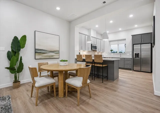Photo 2 of Single family home for sale at 6332 Paddington Bnd Dr, Houston, TX 77008 | MLS# 91586278 | Listing updated on 2026-09-19