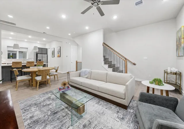 Photo 3 of Single family home for sale at 6332 Paddington Bnd Dr, Houston, TX 77008 | MLS# 91586278 | Listing updated on 2026-09-19