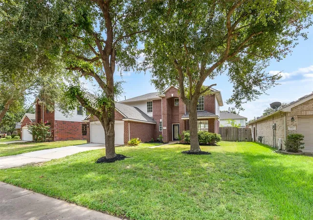 Photo 2 of Single family home for sale at 2518 Willow Springs Ln, Sugar Land, TX 77479 | MLS# 55248834 | Listing updated on 2026-09-12