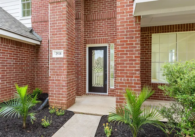 Photo 3 of Single family home for sale at 2518 Willow Springs Ln, Sugar Land, TX 77479 | MLS# 55248834 | Listing updated on 2026-09-12