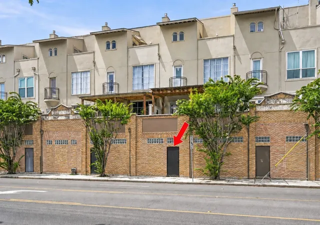 Condo for sale at 2602 Washington Ave #C, Houston, TX 77007 | MLS# 74313854