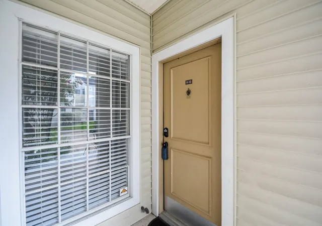 Condo for sale at 9809 Richmond Ave #H10, Houston, TX 77042 | MLS# 74871712